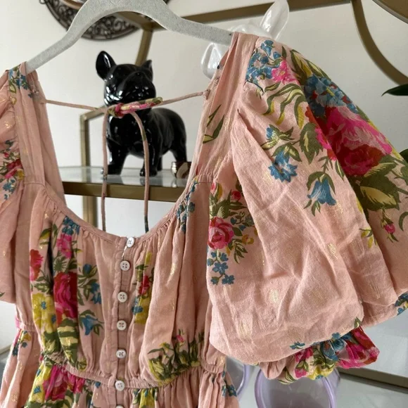 Love the label floral top